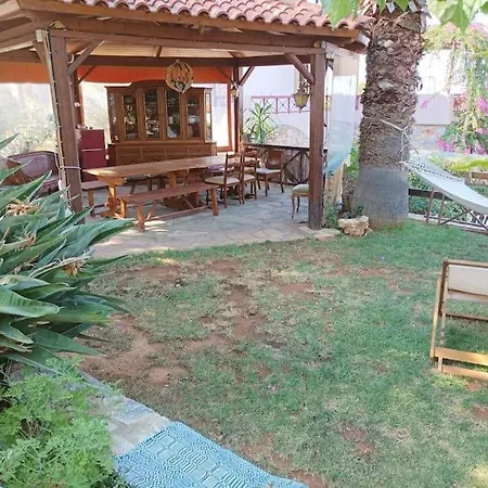 Modern With Gardens And Stunning Views Lejlighed