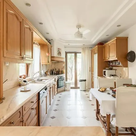 Modern With Gardens And Stunning Views Apartment