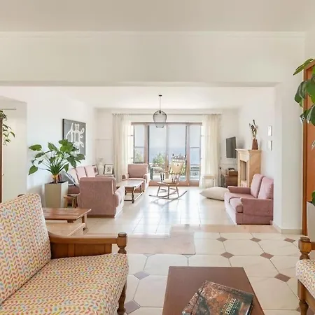 Modern With Gardens And Stunning Views Apartment *