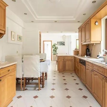 Modern With Gardens And Stunning Views Apartment